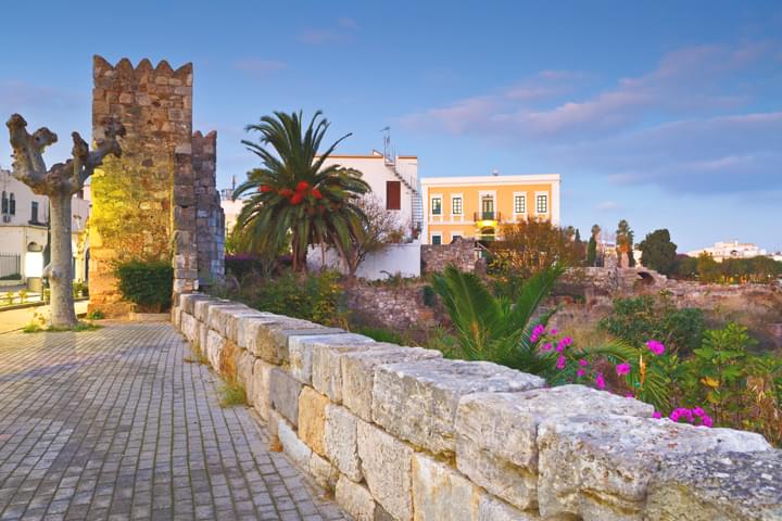 Ruinen der alten Stadtmauer in Kos-Stadt