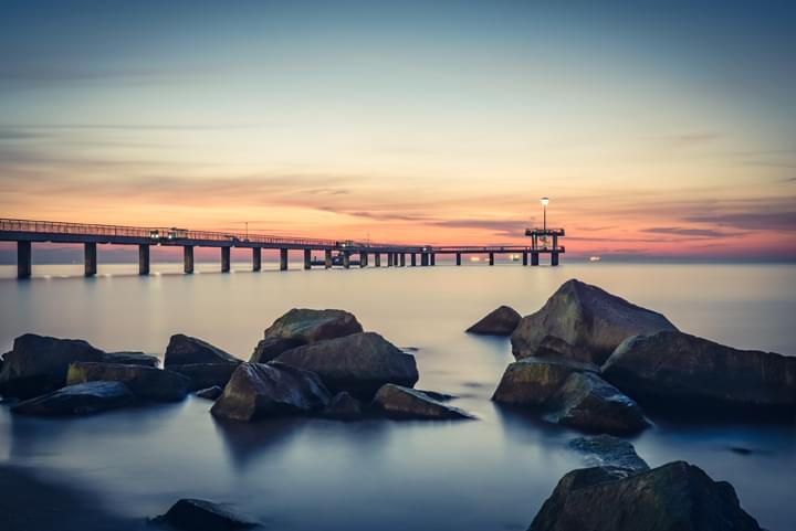 Blick auf die Meeresbrücke in Burgas