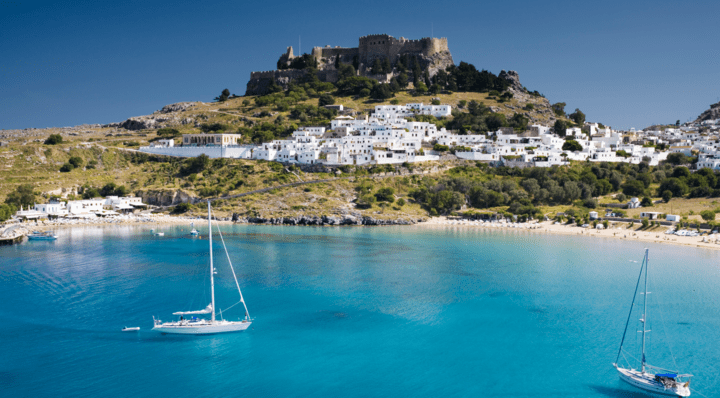 Bucht in Lindos mit Blick auf Lindos