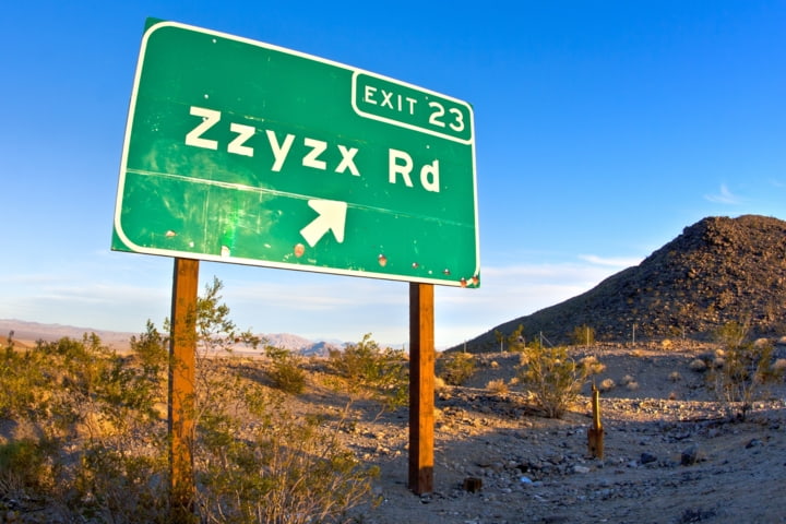 Straßenschild der ZZYZX Road