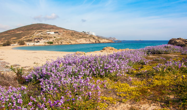 Die Ruhe vor den Wellen am Ftelia Strand