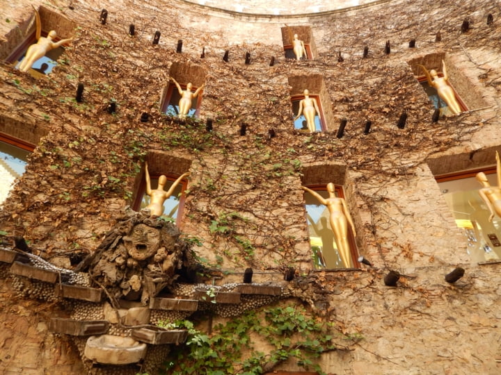 Installation im Dalí-Theater-Museum