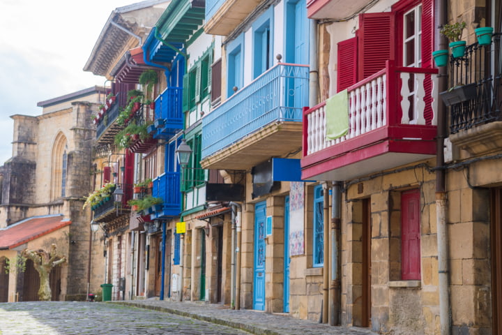 Bunte Fischerhäuschen in Hondarribia