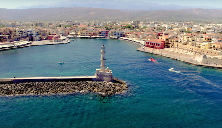 Blick auf das Hafenbecken in Chania