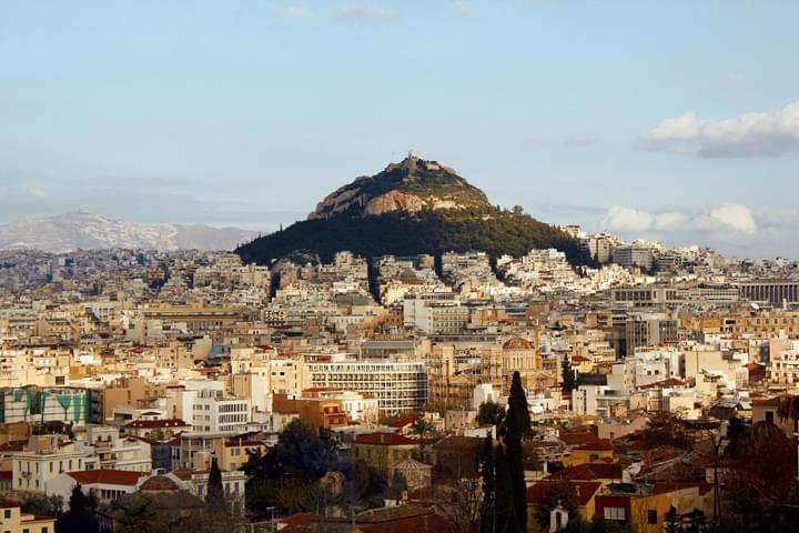 Blick auf den Lycabettus Berg in Athen