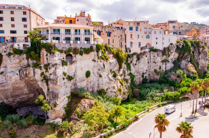 Häuser auf Klippen in Tropea