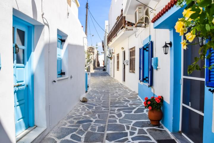 Gasse in einem Dorf auf Naxos