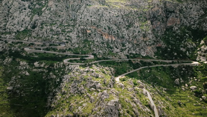 Serpentinenstraße auf Mallorca