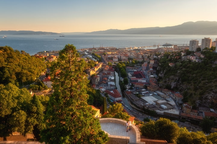 Rijeka bei Sonnenuntergang