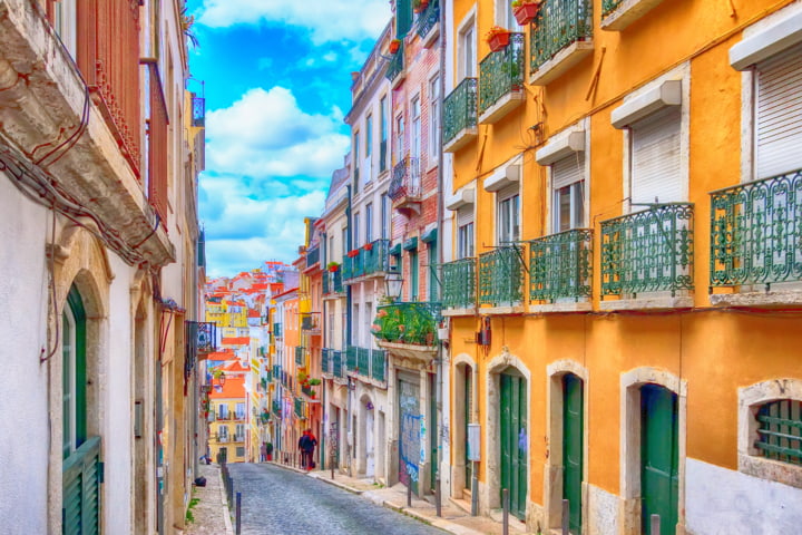 Gasse in Lissabon