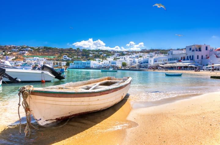 Boot am Strand von Mykonos