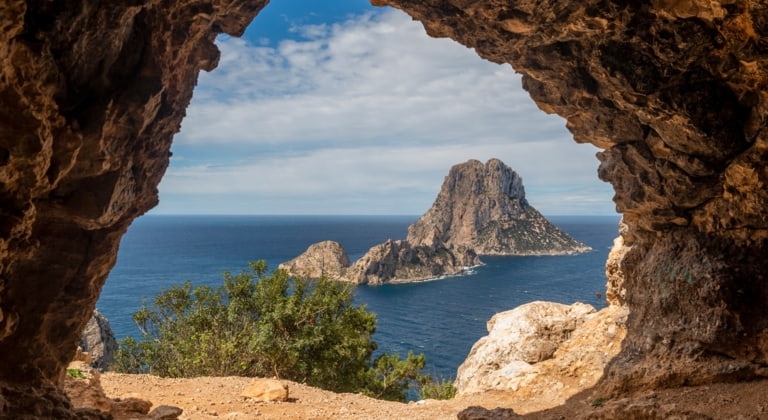 Zeigt ein Bild der Destination Ibiza